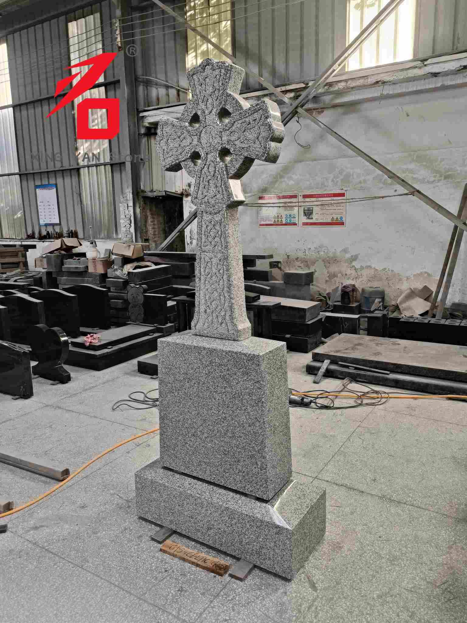Europae et American Crucis Granite Sepulchrum