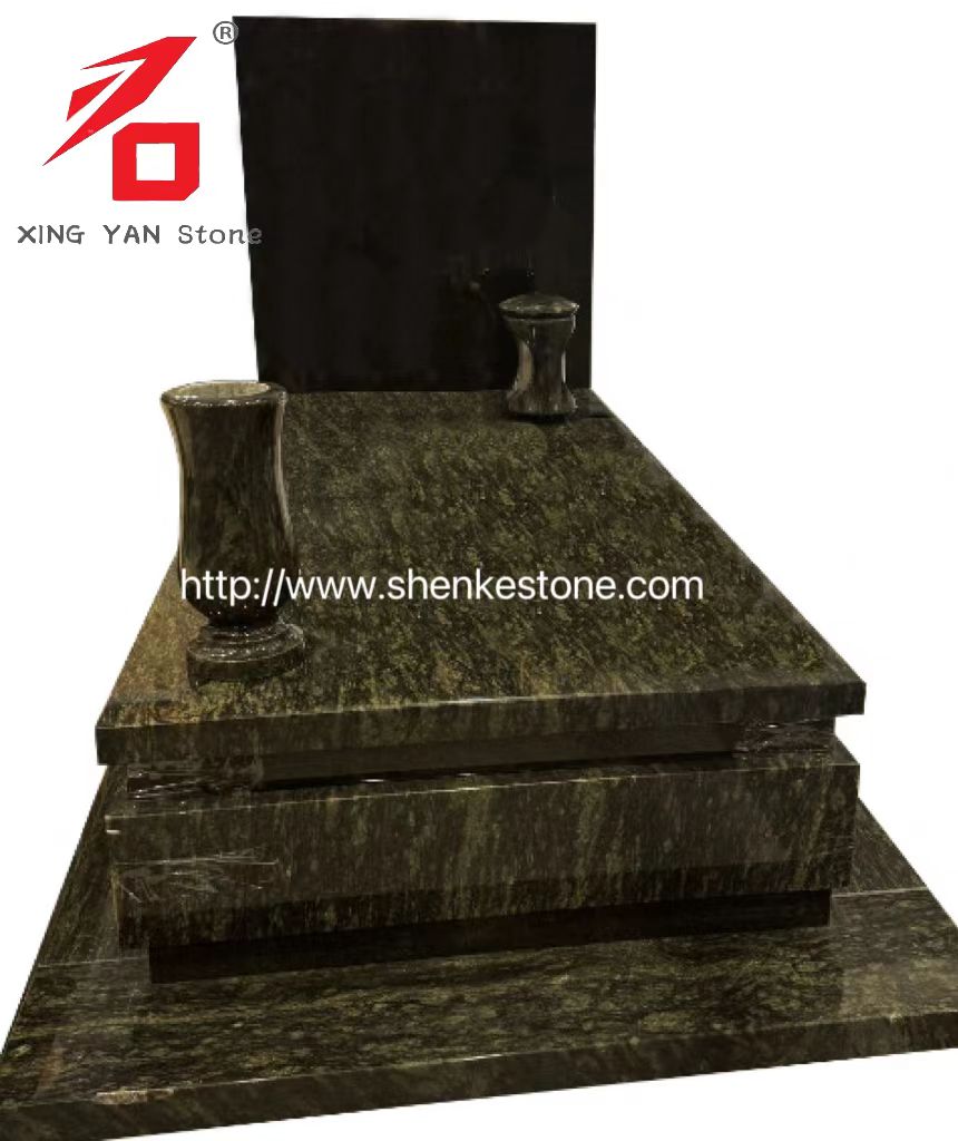 Oliva viridi granite monumentum et supporting nigrum lapis tabulas, vasa, et laternis