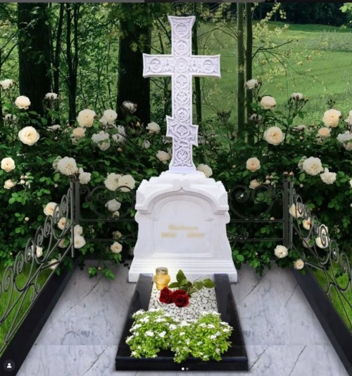 Xingyan Europae Crucis Ars Tombstone